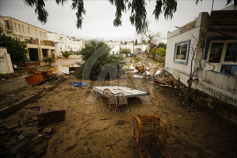 Heavy rains trigger flash floods in Turkey's southwestern holiday resort town of Bodrum