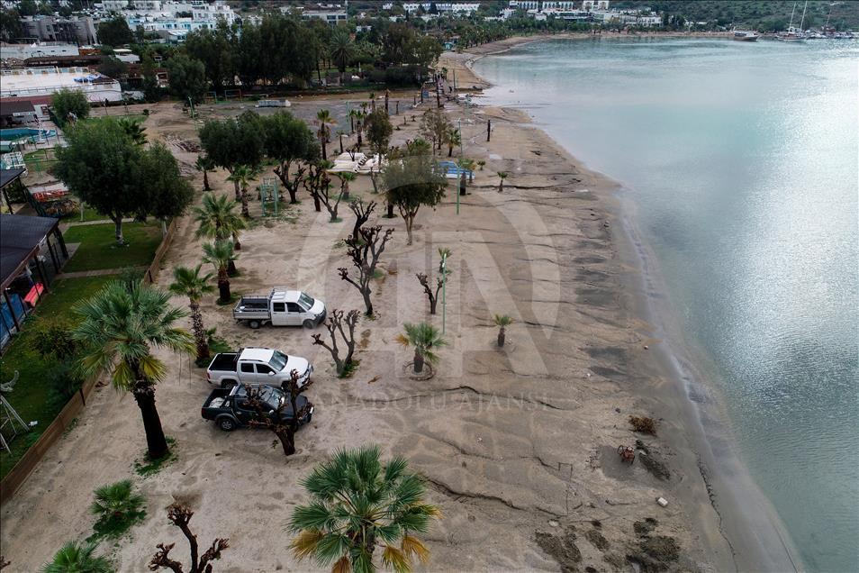 Heavy rains trigger flash floods in Turkey's southwestern holiday resort town of Bodrum