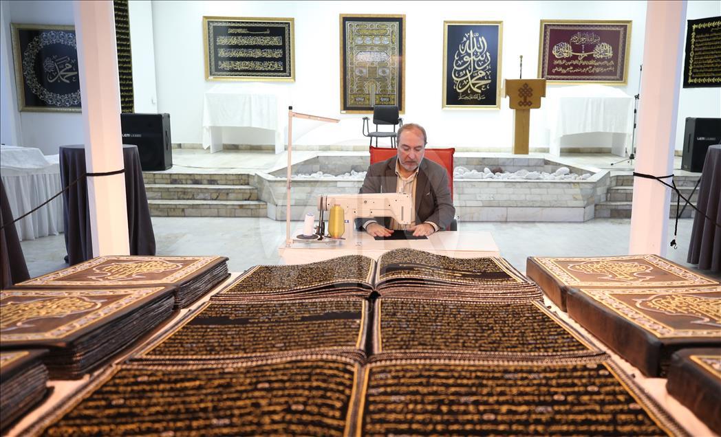 Sirijac Muhammed Hadri: Kur'an koji je izvezao na platnu ponio u izbjeglištvo u Tursku