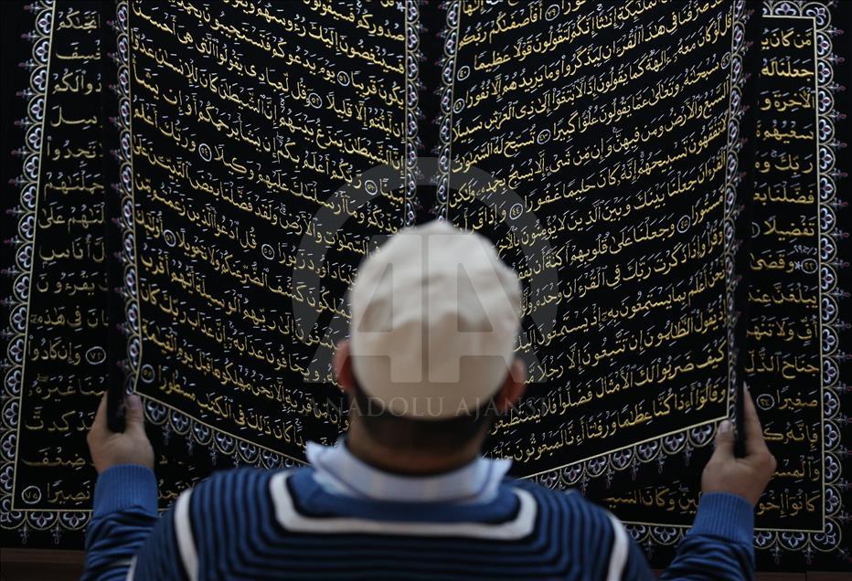 Sirijac Muhammed Hadri: Kur'an koji je izvezao na platnu ponio u izbjeglištvo u Tursku