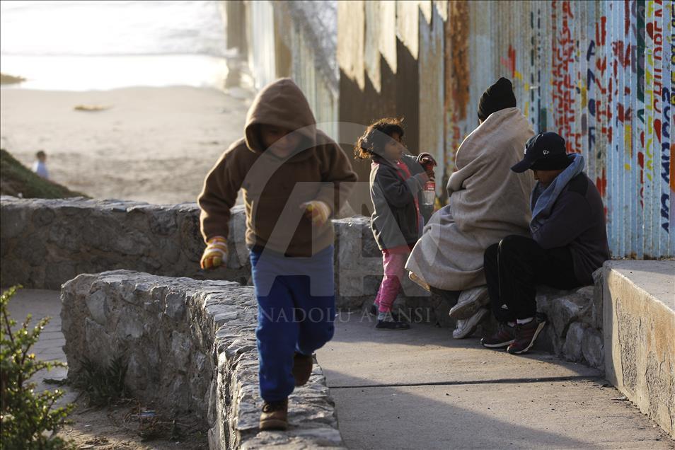 Tijuana'ya gelen göçmenler bekleyişini sürdürüyor