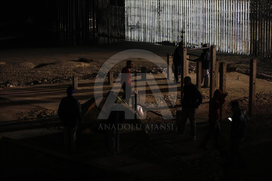 Tijuana'ya gelen göçmenler bekleyişini sürdürüyor