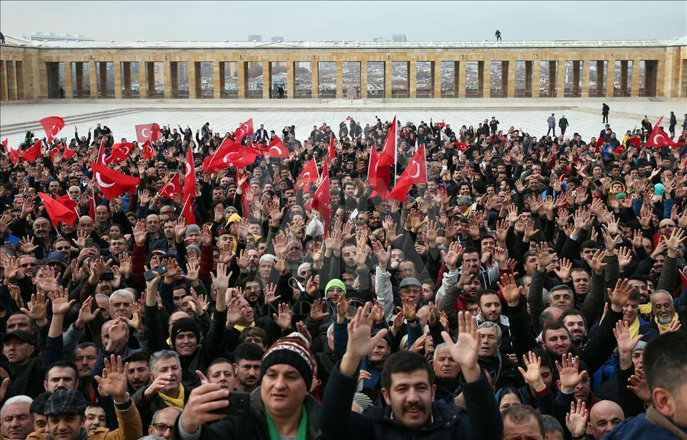 Türkiye Sağırlar Milli Federasyonu (TSMF) üyeleri Anıtkabir'i ziyaret etti