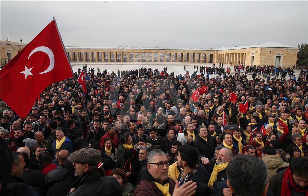 Türkiye Sağırlar Milli Federasyonu (TSMF) üyeleri Anıtkabir'i ziyaret etti
