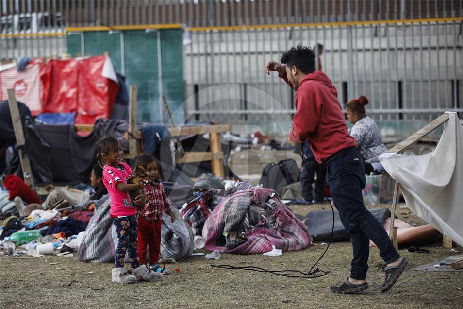 Tijuana'ya gelen göçmenler bekleyişini sürdürüyor