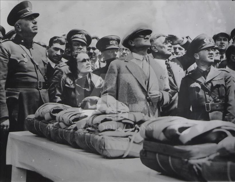 Genelkurmay arşivlerinden Atatürk ve Türk kadını
