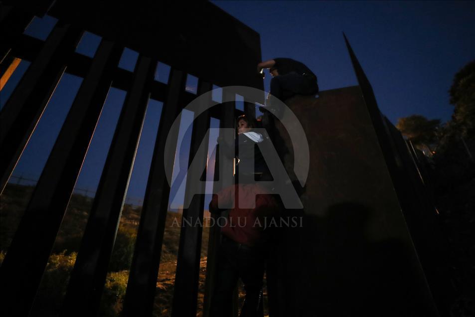 Tijuana'ya gelen göçmenler sınırı geçti