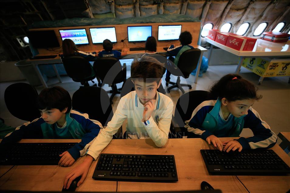 Airplane turned into classroom for students in Turkey