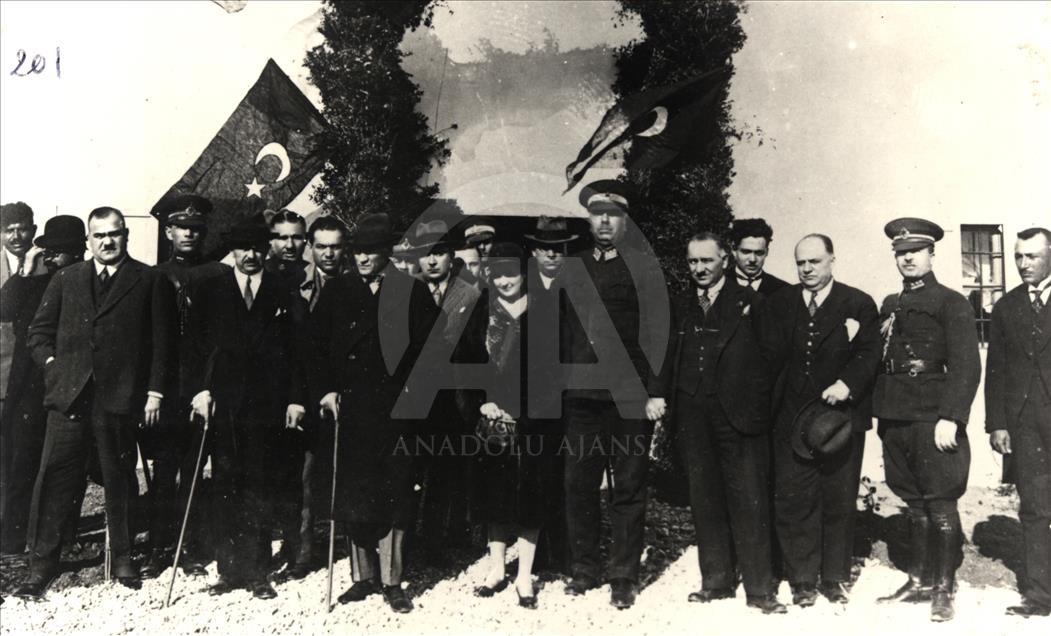 Genelkurmay arşivlerinden Atatürk ve Türk kadını
