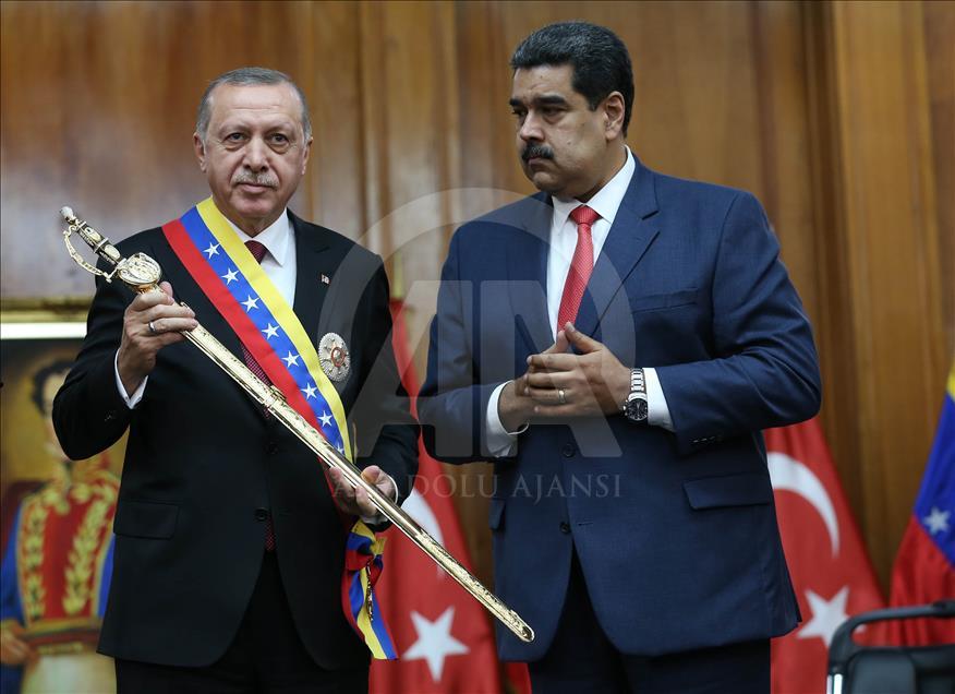 اهدای شمشیر سیمون بولیوار به اردوغان