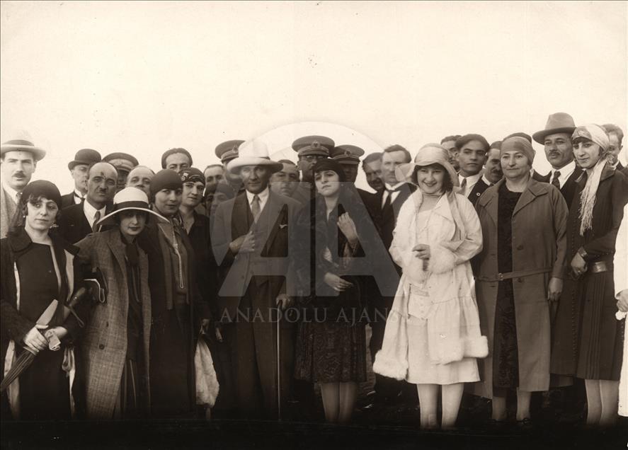 Genelkurmay arşivlerinden Atatürk ve Türk kadını