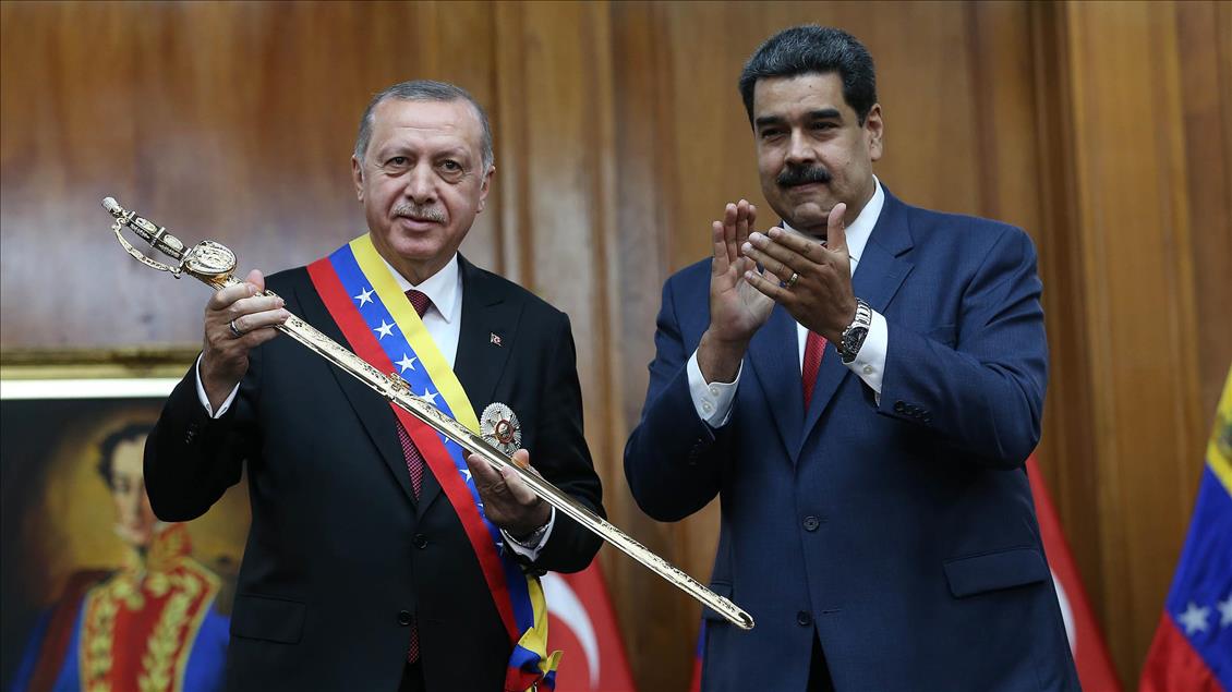 اهدای شمشیر سیمون بولیوار به اردوغان