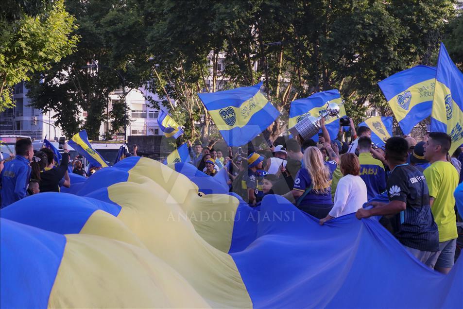 Fanáticos se despiden de Boca Juniors antes de la final de la Copa Libertadores