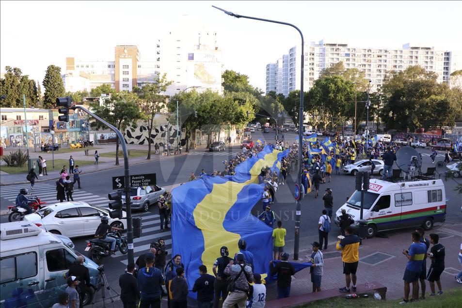 Fanáticos se despiden de Boca Juniors antes de la final de la Copa Libertadores