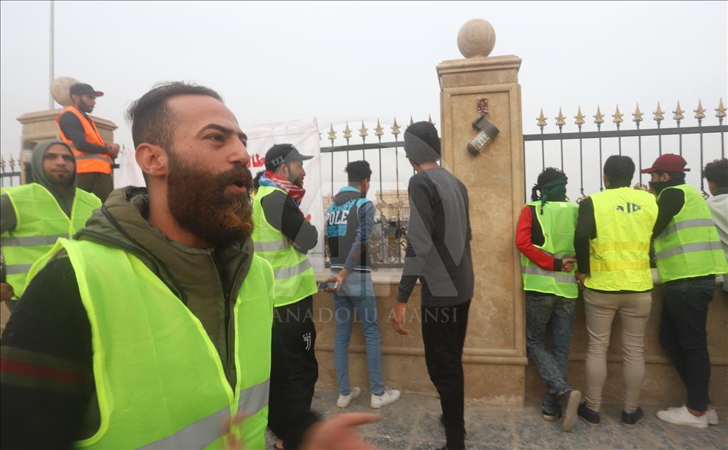 Basra'da "sarı yelekliler" gösterisi