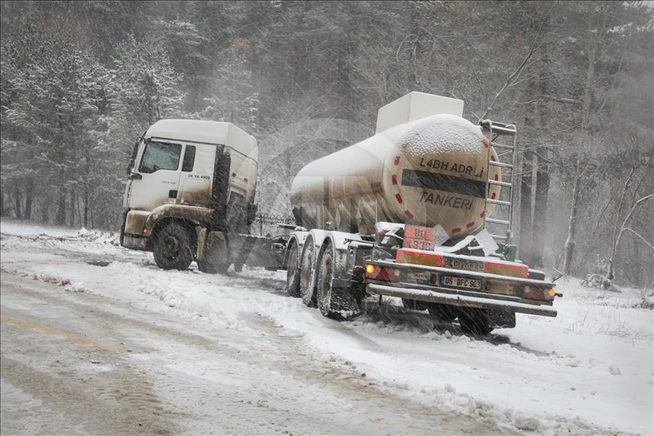 Domaniç Dağı'nda ulaşıma kar engeli