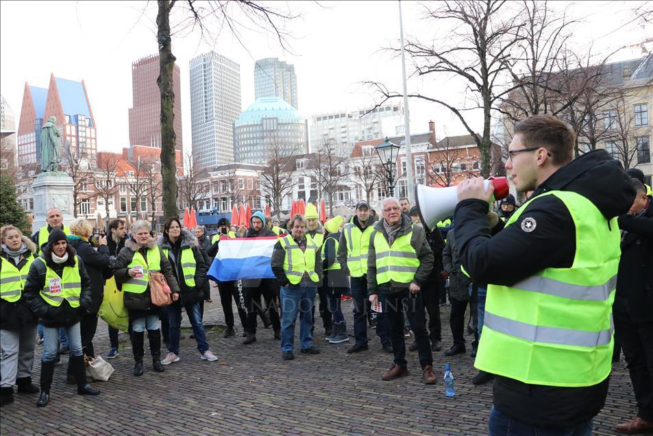 Pays-Bas: Les Gilets jaunes réclament le départ du gouvernement