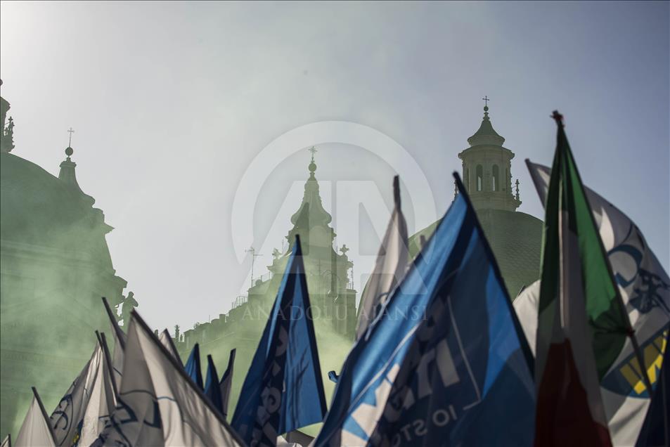 İtalya sağı "İlk önce İtalyanlar" sloganıyla meydana indi