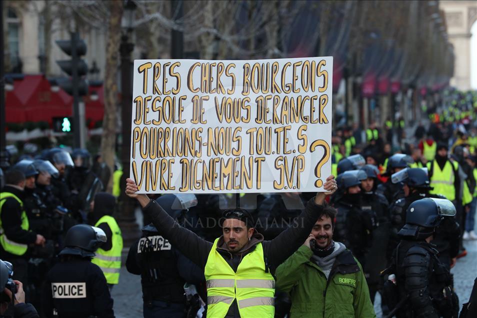 تظاهرات اعتراضی جلیقه زردها در پاریس آغاز شد

