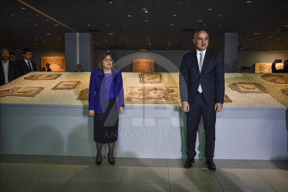 "Çingene Kızı" mozaiğinin ABD'den Gaziantep'e getirilen 12 parçası ziyarete açıldı