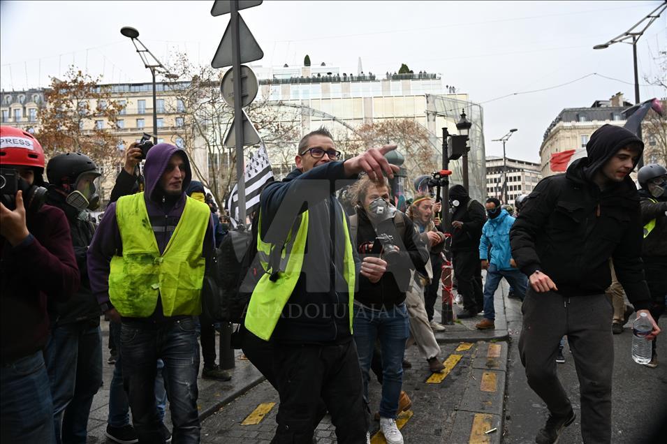 یورش پلیس به تجمع «جلیقه زردها» در پاریس
