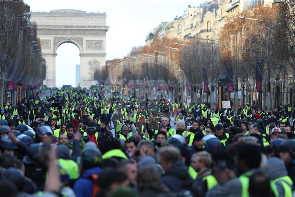 تظاهرات اعتراضی جلیقه زردها در پاریس آغاز شد
