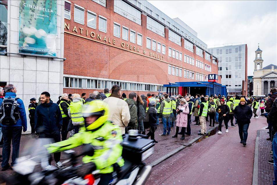 Pays-Bas: Les Gilets jaunes réclament le départ du gouvernement