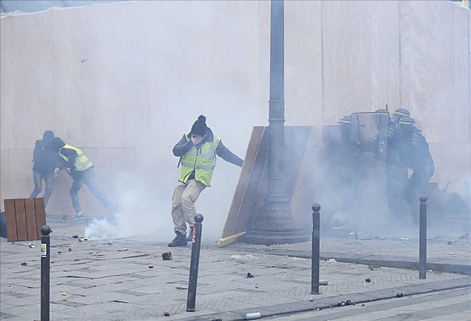 30 مصابًا بمظاهرات "السترات الصفراء" في باريس