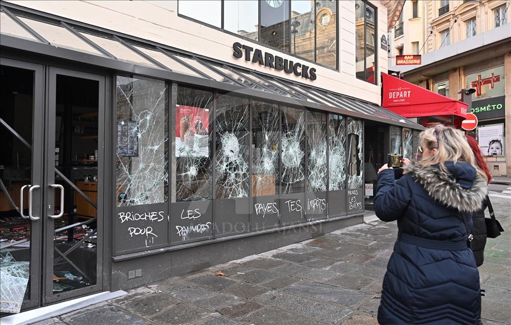 Aftermath of Yellow vest (Gilets jaunes) protests in Paris