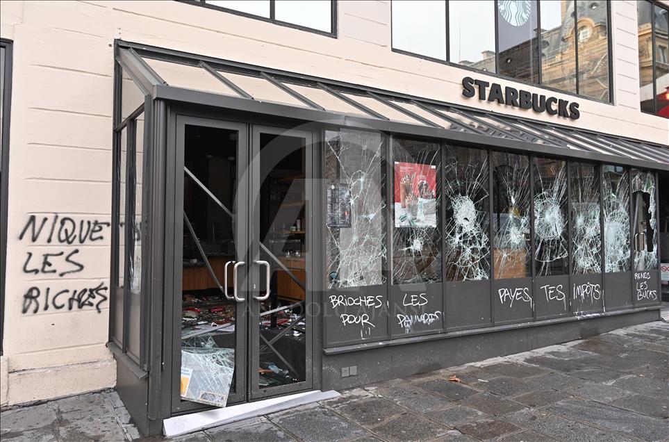 Aftermath of Yellow vest (Gilets jaunes) protests in Paris