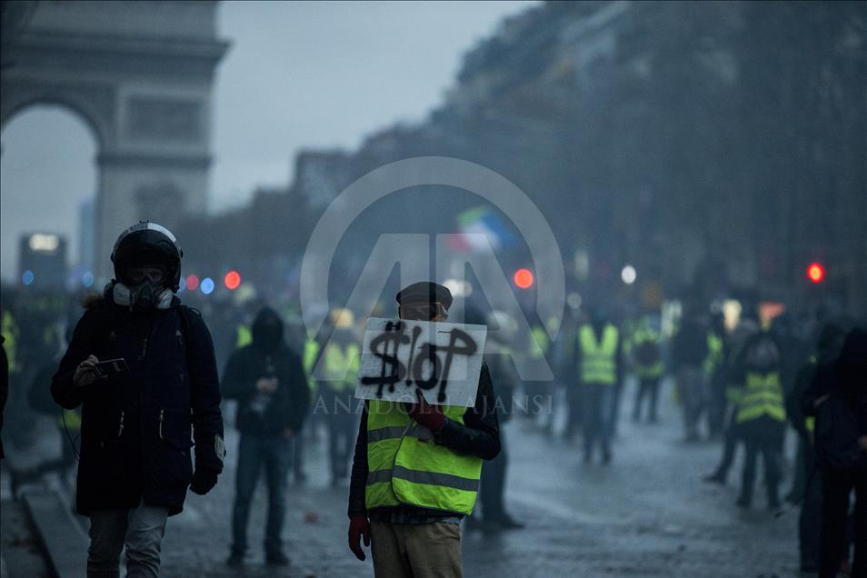 Yellow vest protest in Paris
