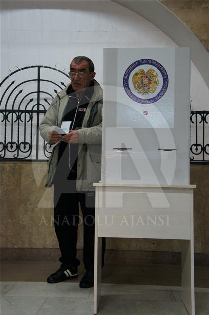 أرمينيا.. انطلاق عملية التصويت في الانتخابات النيابية المبكرة
