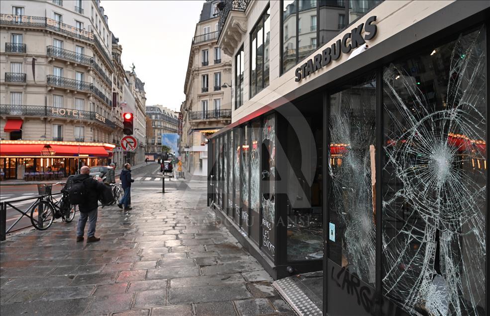 Aftermath of Yellow vest (Gilets jaunes) protests in Paris