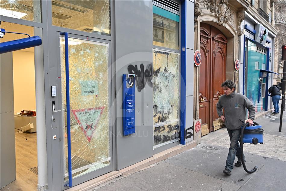 Aftermath of Yellow vest (Gilets jaunes) protests in Paris