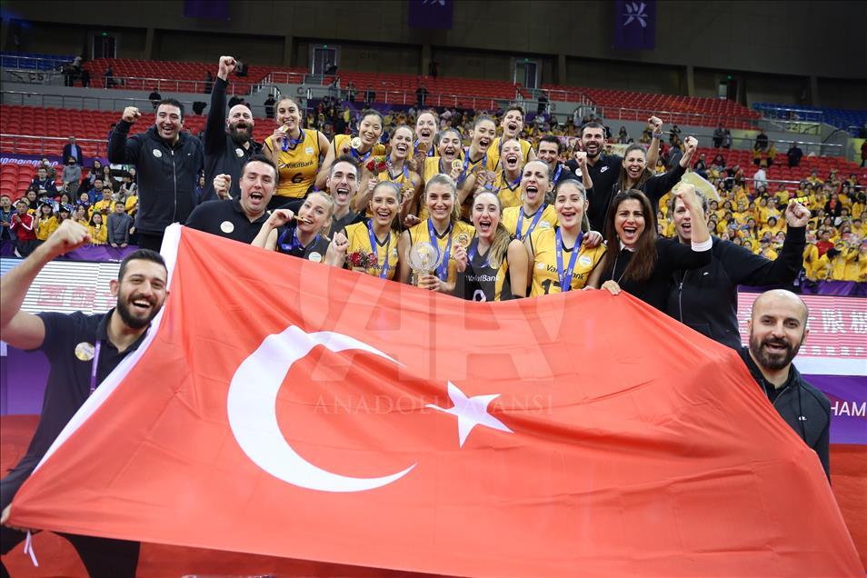 Dünya şampiyonu VakıfBank, kupasını aldı
