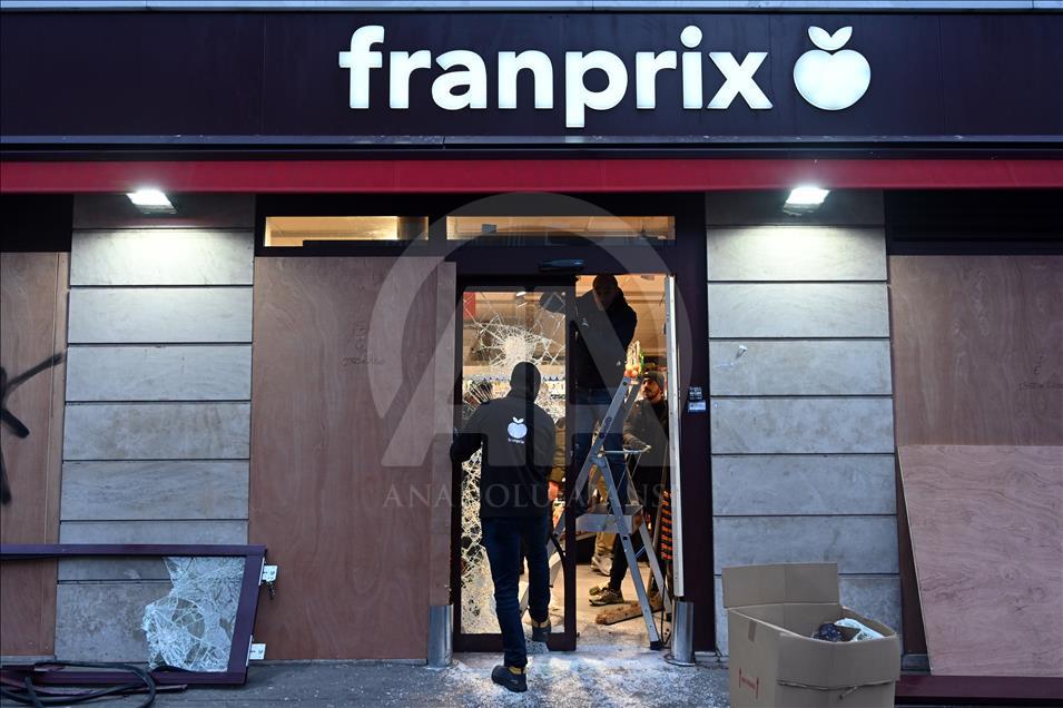 Aftermath of Yellow vest (Gilets jaunes) protests in Paris