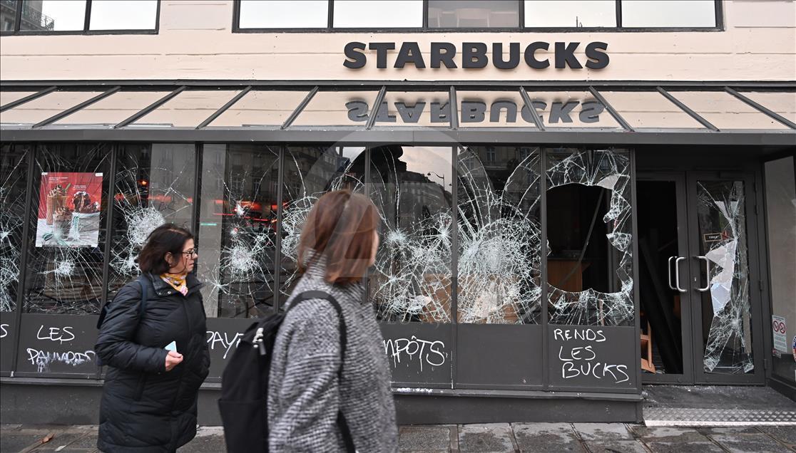 Aftermath of Yellow vest (Gilets jaunes) protests in Paris