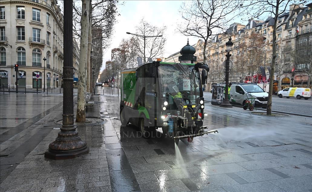 Aftermath of Yellow vest (Gilets jaunes) protests in Paris