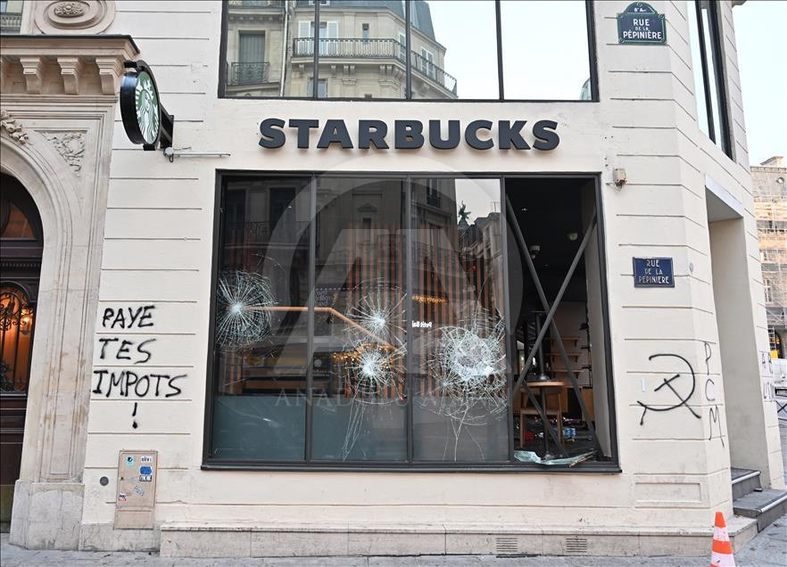 Aftermath of Yellow vest (Gilets jaunes) protests in Paris