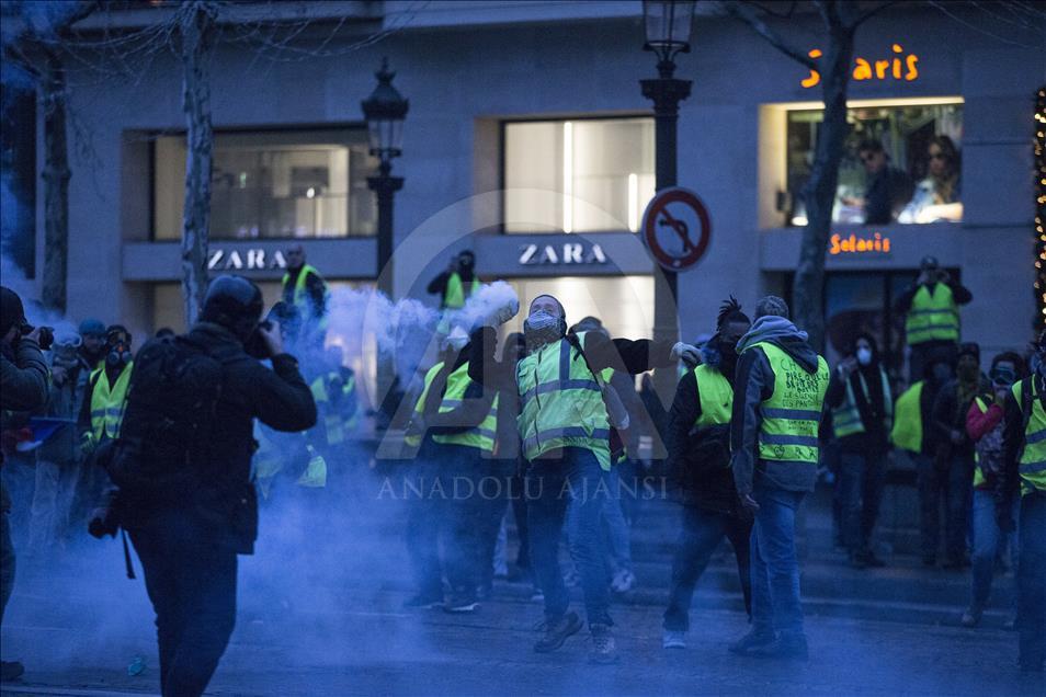 Yellow vest protest in Paris