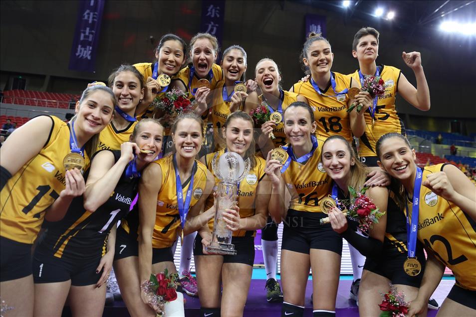 Dünya şampiyonu VakıfBank, kupasını aldı