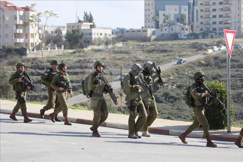 İsrail güçleri Ramallah'a baskın düzenledi