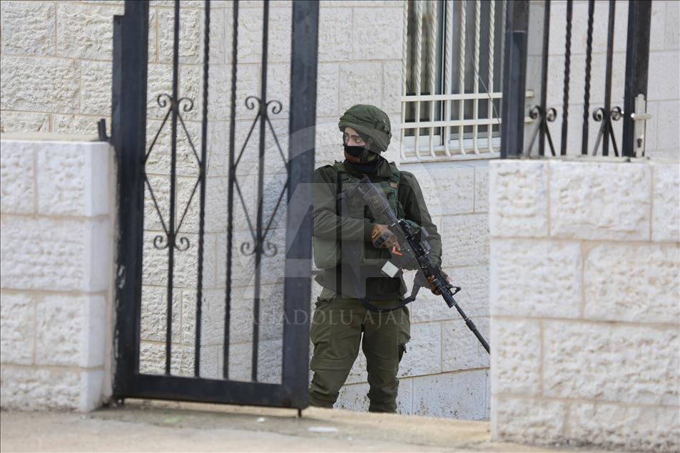 İsrail güçleri Ramallah'a baskın düzenledi