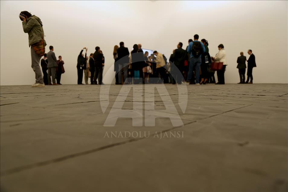 "Fragmentos", la obra de la artista Doris Salcedo hecha con las armas de las Farc