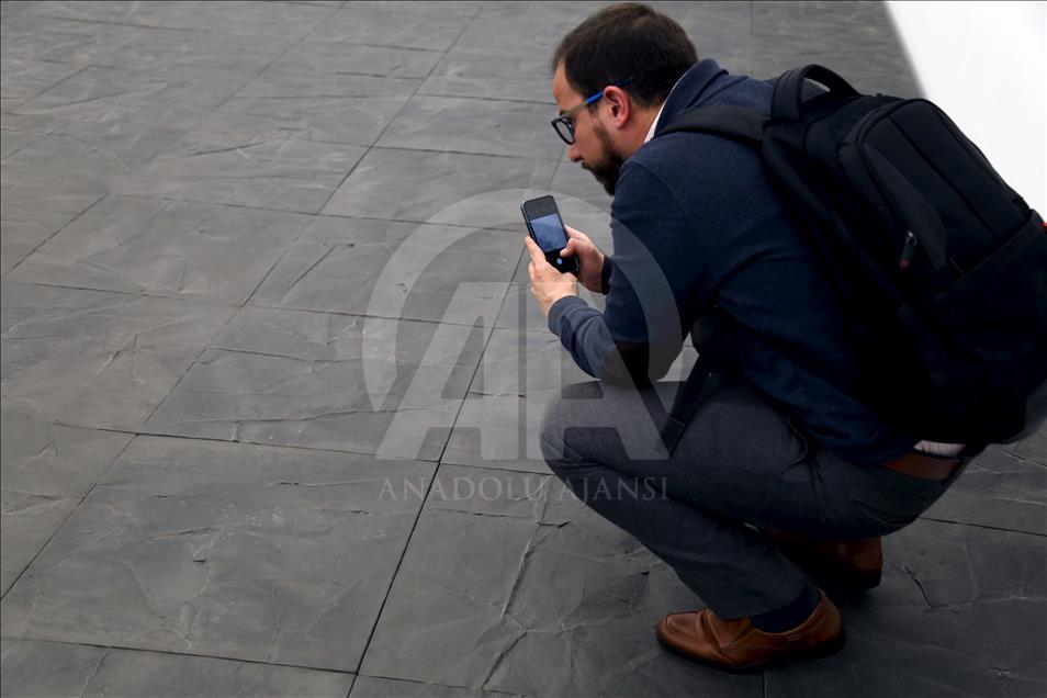 "Fragmentos", la obra de la artista Doris Salcedo hecha con las armas de las Farc