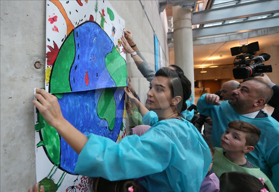 أنقرة.. الفنانة "توبا" تقضي "يوما في المتحف" مع أطفال سوريا
