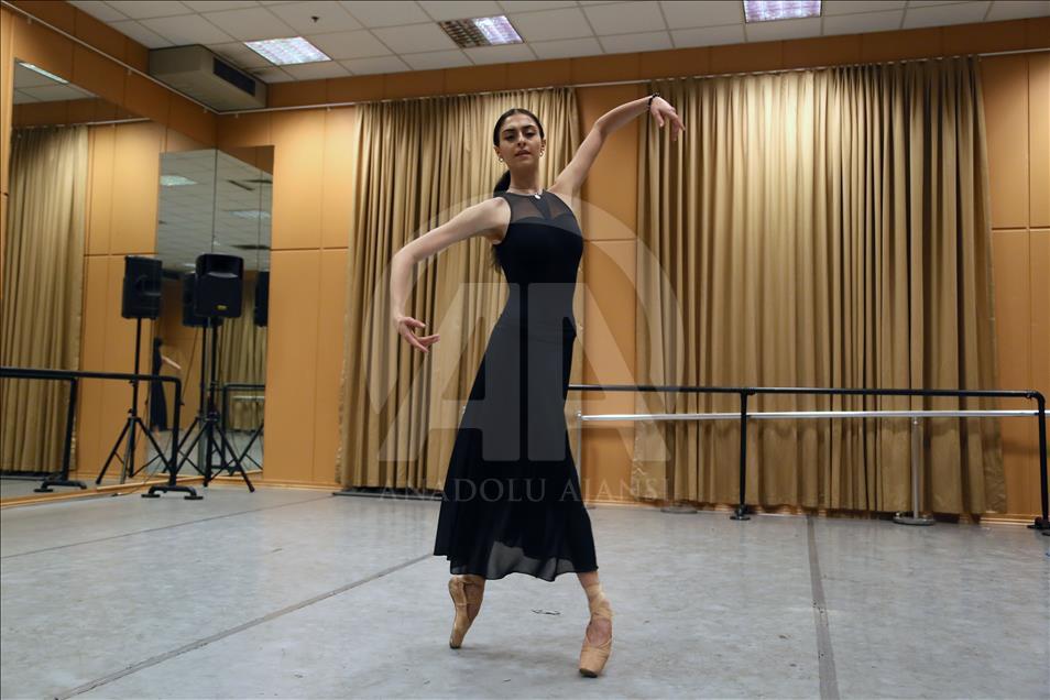 "آنا" راقصة الباليه الجورجية تنال إعجاب الأتراك