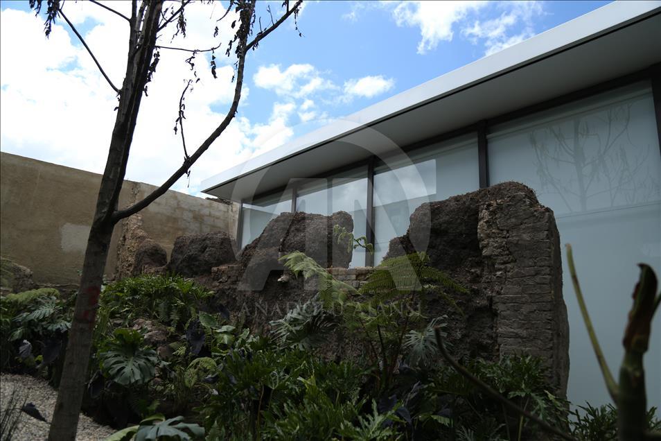 "Fragmentos", la obra de la artista Doris Salcedo hecha con las armas de las Farc