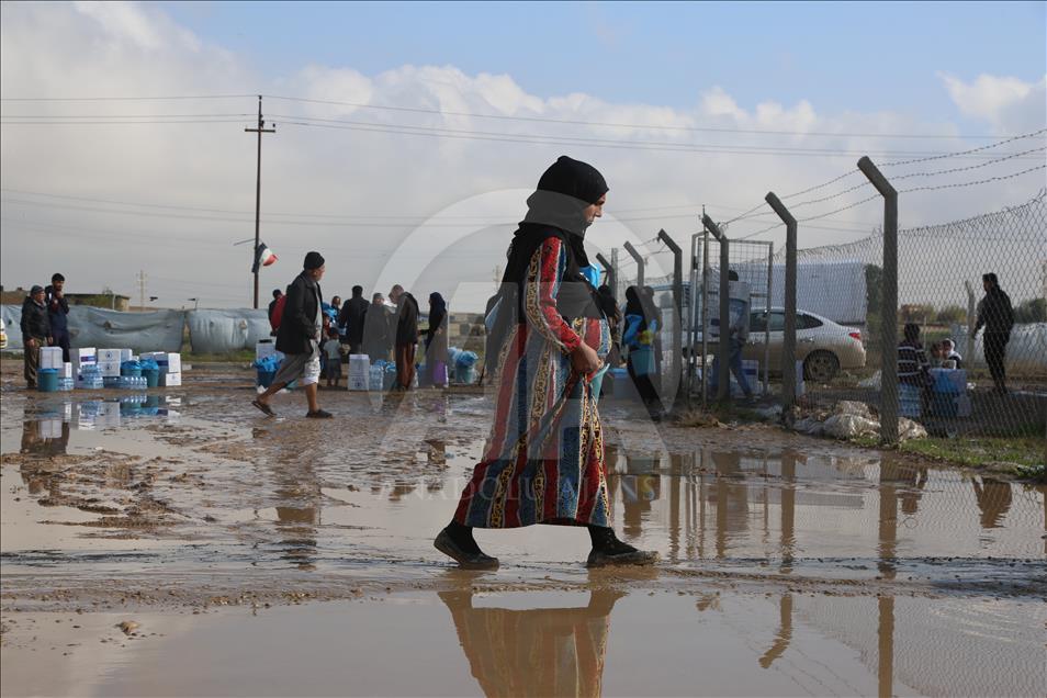 Musul'daki kamplarda barınan iç göçmenler