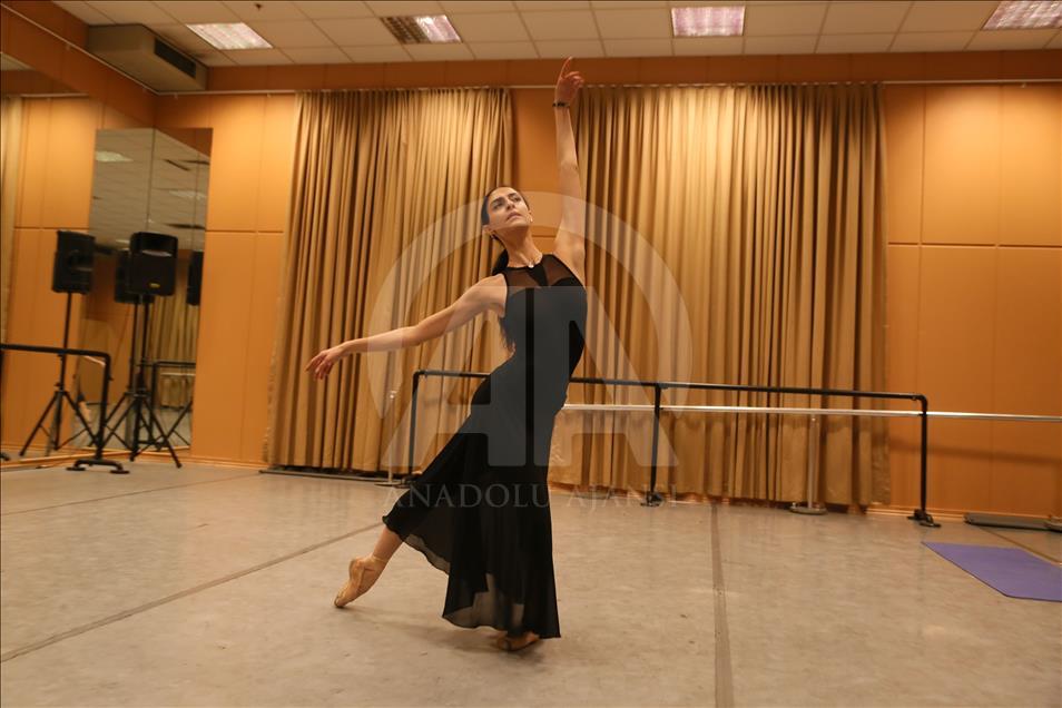 "آنا" راقصة الباليه الجورجية تنال إعجاب الأتراك
